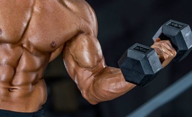 Ushtrimi i bicepsit për muskul të fortë dhe të formësuar