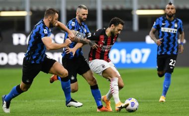 Agjenti i Calhanoglut në bisedime me Interin, rivalët e urryer të Milanit