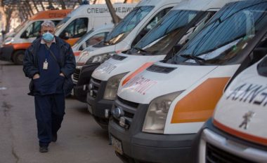 Bullgaria s’ka ambulanca të mjaftueshme për transportin e të prekurve me COVID-19 në spital, fton policinë për ndihmë
