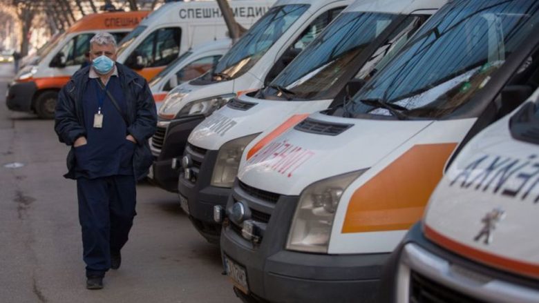 Bullgaria s’ka ambulanca të mjaftueshme për transportin e të prekurve me COVID-19 në spital, fton policinë për ndihmë