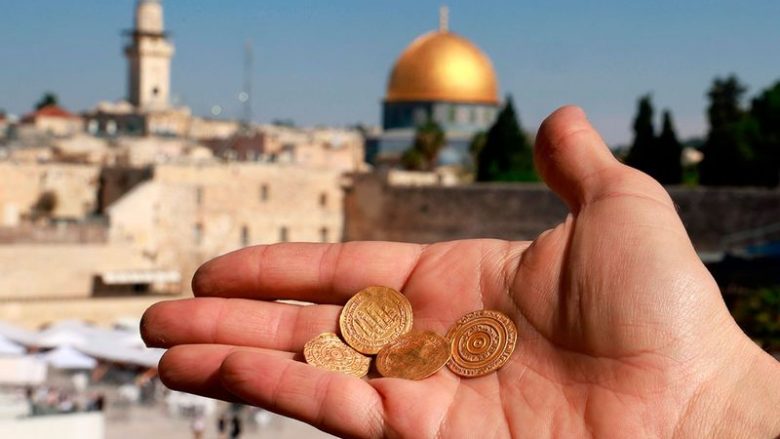 Gërmuesit gjejnë monedha ari të rralla antike, në Qytetin e Vjetër të Jerusalemit