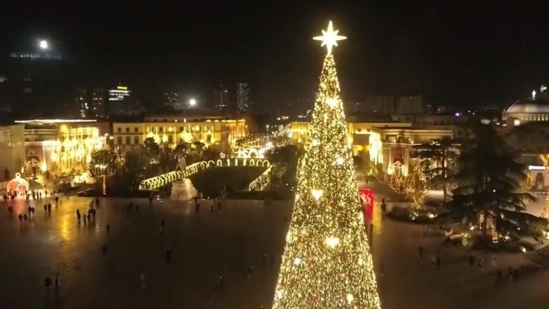 Tirana ndez dritat e festave – shpresë për një vit më të mirë