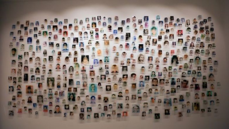 Fëmijët e vrarë gjatë luftës në Kosovë: Muzeu që tregon për një fëmijëri të lënë përgjysmë