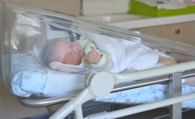 Foshnjat e lindura me operacion cezarian në rrezik më të lartë të hospitalizimit shkaku i infeksionit