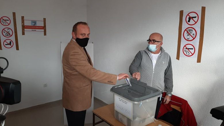 Voton kandidati i PDK-së në Mitrovicën e Veriut: Presim zgjedhje demokratike me vlera evropiane