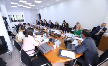 Veliu mori pjesë në Komisionin Parlamentar për Mbikëqyrjen e Financave Publike, ku u diskutua për raportin vjetor të Auditimit