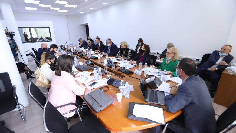 Veliu mori pjesë në Komisionin Parlamentar për Mbikëqyrjen e Financave Publike, ku u diskutua për raportin vjetor të Auditimit