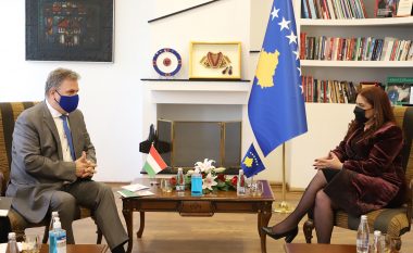 Ministrja Dumoshi takoi ambasadorin e Hungarisë, Jozsef Bencze