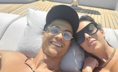 Georgina Rodriguez shfaqet e lumtur në krahët e Cristiano Ronaldos