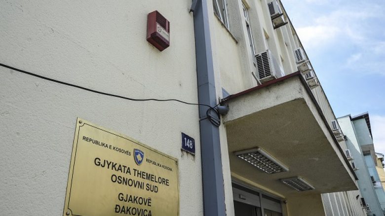 Një muaj arrest shtëpiak ndaj tre të pandehurve për lëndim të rëndë trupor dhe dëmtim të pasurisë