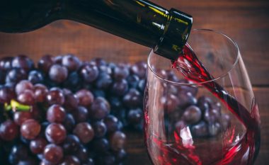 Të dhëna dokumentare dhe vlera për hardhinë, rrushin e verën vranç