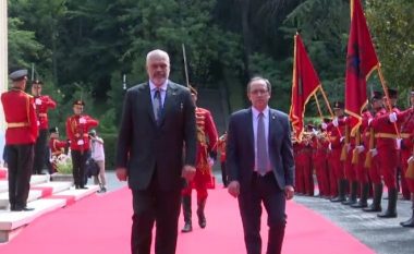 Kryeministri Hoti e uron kryeministrin Rama: Dita e Flamurit – 28 Nëntori është ditë e secilit shqiptar