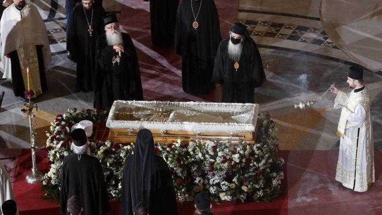 Varroset kreu i Kishës Ortodokse Serbe, Irinej që vdiq nga COVID-19
