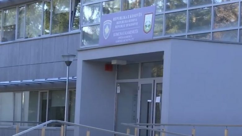 Reforma e arsimit në Kamenicë: Apeli e rikthen në rigjykim, banorët insistojnë në anulim