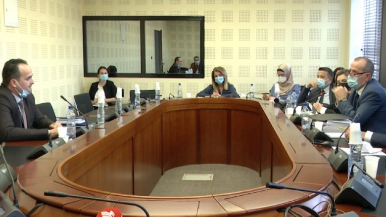 ​Drejtori i Prokurimit në ShSKUK: Nuk jam informuar për kontratat e nënshkruara nga Ministria e Shëndetësisë