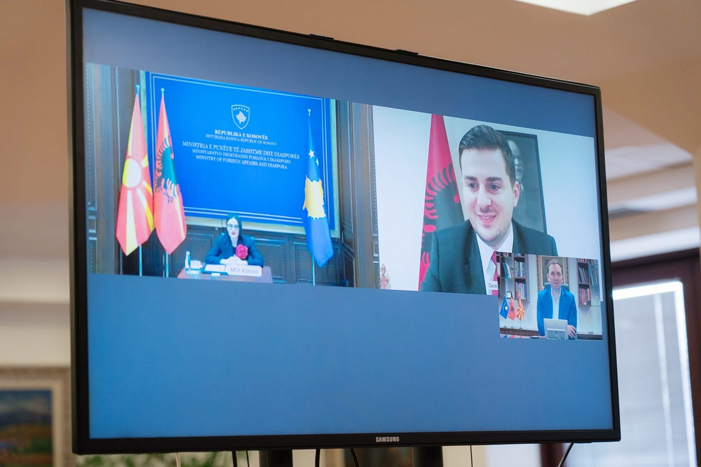 Tre kryediplomatët shqiptarë me urim të përbashkët për 28 Nëntorin