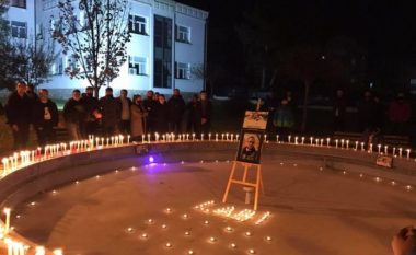 Ndizen qirinj për të riun që vdiq sot në Istog