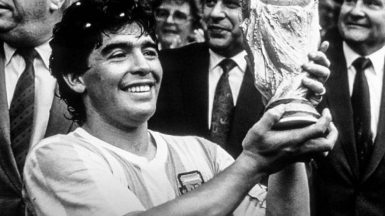 Vdekja e Maradonës – UEFA dhe Serie A konfirmojnë nga një minutë heshtje para ndeshjeve, Argjentina tre ditë zie kombëtare