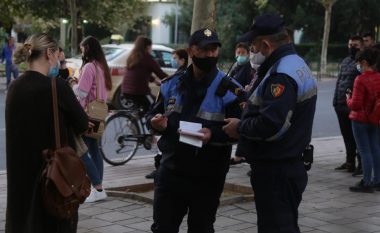 Hyjnë në fuqi masat kundër COVID-19 në Shqipëri, gjobat nga 80 euro për ata që nuk i respektojnë