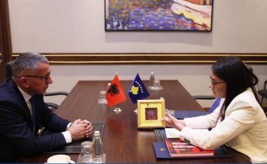Haradinaj-Stublla takohet me deputetin Kamberi, flasin për nevojat emergjente të shqiptarëve në Luginë