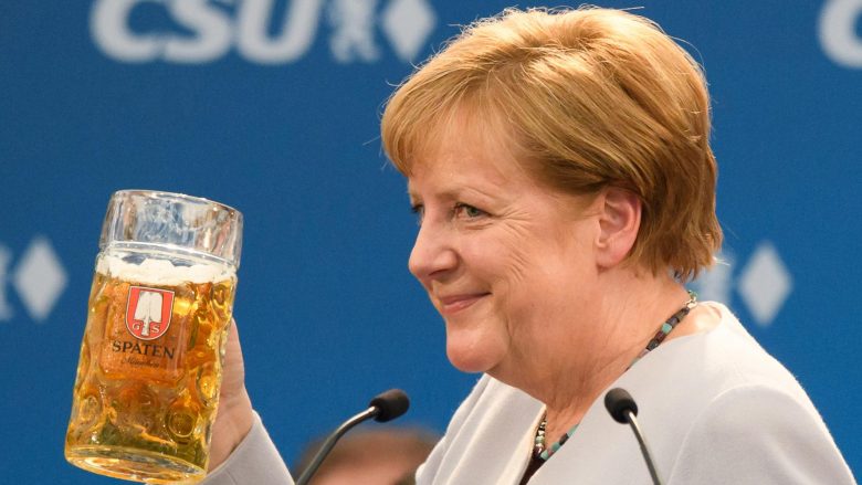 Privilegjet e Merkelit pas largimit nga politika: Nga pensioni i majmë, shofer personal deri tek një zyre