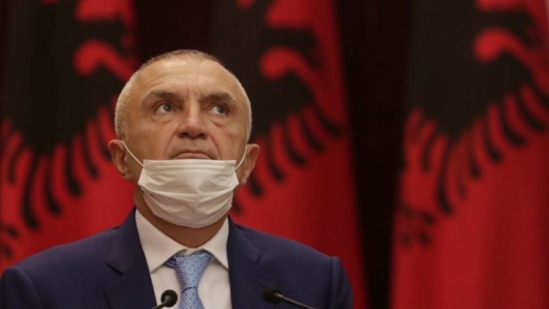 Presidenti Meta uron shqiptarët për festën e Pavarësisë