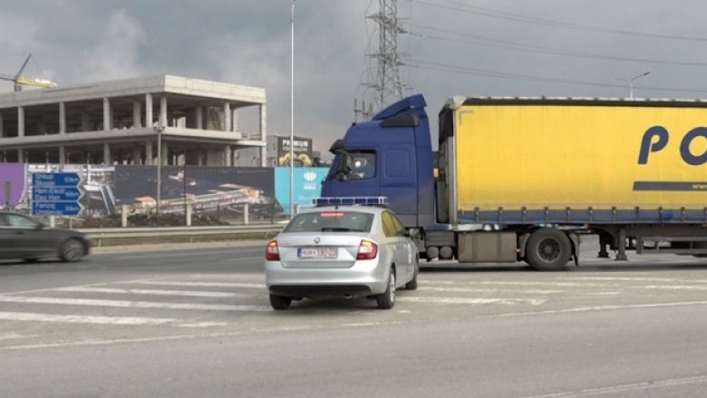 Inspektohen automjetet e rënda transportuese, shqiptohen dhjetëra gjoba