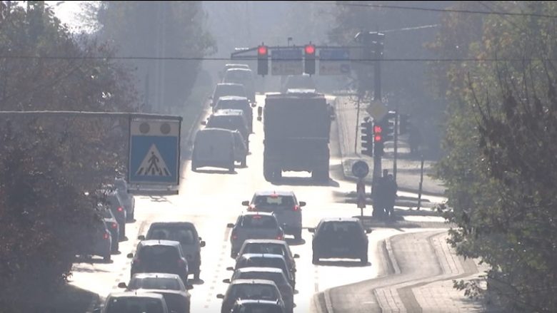 Niveli i ndotjes së ajrit mbetet alarmant në Shkup