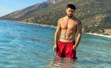 Noizy edhe në nëntor po e shijon detin e jugut të Shqipërisë