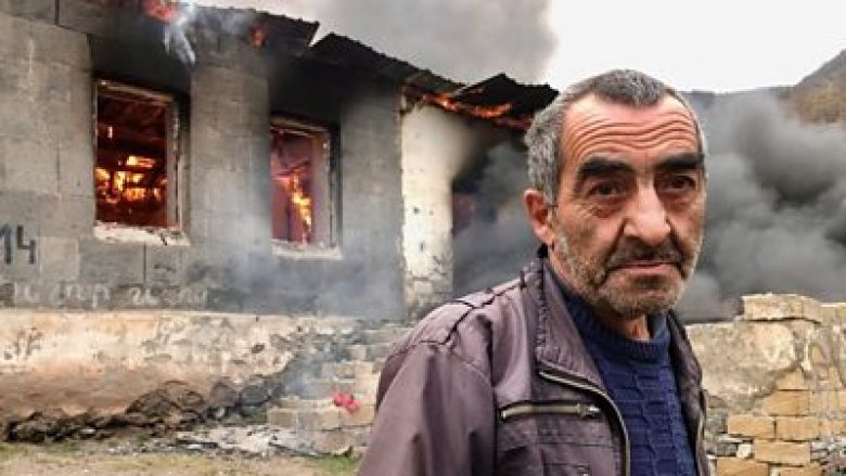 Nagorno-Karabak: Familjet armene ua vënë zjarrin, shtëpive të tyre