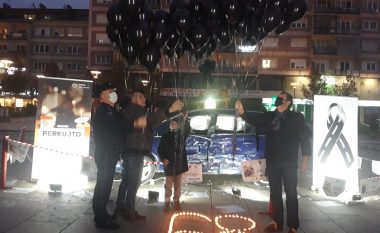 Ndizen 68 qirinj dhe lëshohen 68 balona, në nderim të viktimave të aksidenteve rrugore