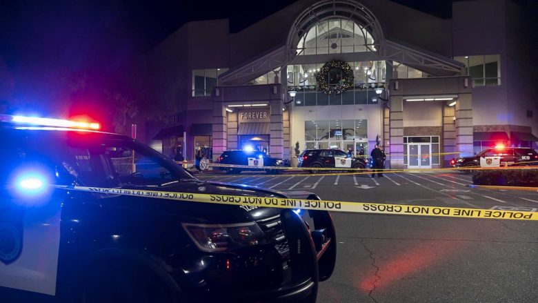 Të shtëna me armë në një qendër tregtare në Sacramento – raportohet për një të vdekur dhe një të plagosur