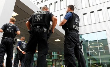 Policia gjermane bastis disa prona si pjesë e hetimeve për sulmin në Vjenë