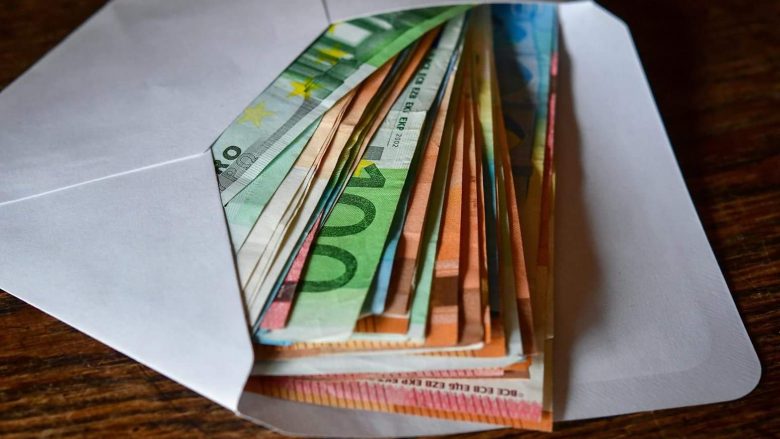 Mërgata thyen rekord të dërgesave, për dhjetë muaj në Kosovë solli rreth 800 milionë euro