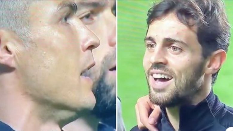 Momenti komik, Cristiano Ronaldo i bën bashkëlojtarët të qeshin gjatë këndimit të himnit kombëtar të Portugalisë