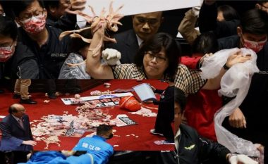 Opozitarët në Tajvan i gjuajnë kundërshtarët e tyre me mish derri, copëzat “fluturojnë” në parlament