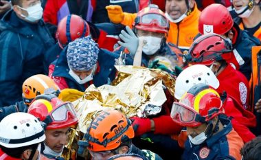 Vajza trevjeçare shpëtoi 65 orë pas tërmetit, zjarrfikësi ndau momentet emocionuese të shpëtimit