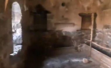 Zyrtari azerbajxhanas publikon pamjet që tregojnë “xhaminë e shndërruar në stallë derrash nga Armenia”