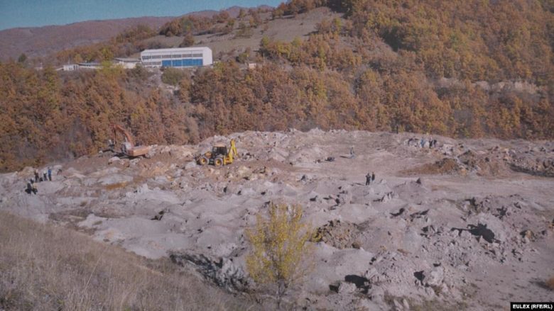 Vazhdojnë gërmimet në Kizhevak të Serbisë, për zhvarrosjen e mbetjeve mortore