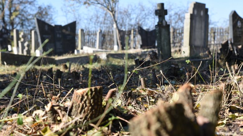 Propaganda serbe dhe ruse: Nuk përkujdesen për varrezat e tyre, akuzojnë Kosovën