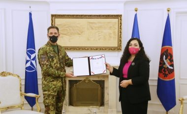 Osmani dekoron me Medaljen Presidenciale Ushtarake, ish-komandantin e KFOR-it, gjeneralmajor Michele Rissi