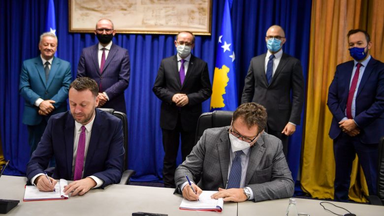 Hyrja e Ferizajt së shpejti me katër korsi, ministri Abrashi nënshkruan kontratën për ndërtimin e projektit