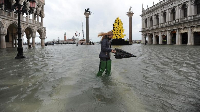 Venediku nën ujë, baticat kërcënojnë qytetin