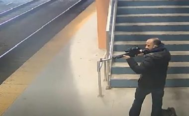 Të shtëna në metronë e Chicagos, burri hapi çantën dhe nxori pushkën – FBI publikon pamjet duke kërkuar ndihmë për identifikimin e tij