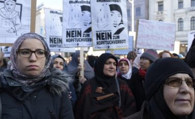 Gjykata Kushtetuese e Austrisë anulon vendimin që ndalonte bartjen e shamive nëpër shkolla fillore