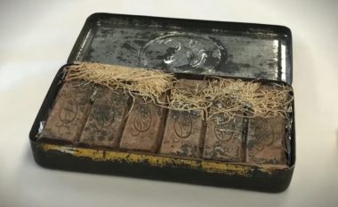 Gjejnë çokollatën 120 vite të vjetër në Australi, kur e hapën kutinë ekspertët u habitën me “freskinë” e saj