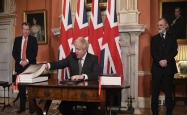 ​Boris Johnson nënshkruan marrëveshjen mbi marrëdhëniet e ardhshme me BE