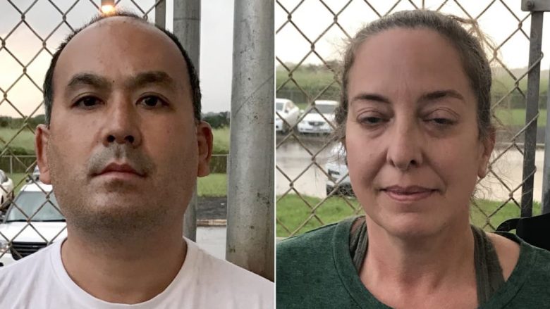 Udhëtuan me aeroplan për Havai edhe pse e dinin se janë të infektuar me COVID-19, policia arreston çiftin bashkëshortor pas aterimit në aeroport