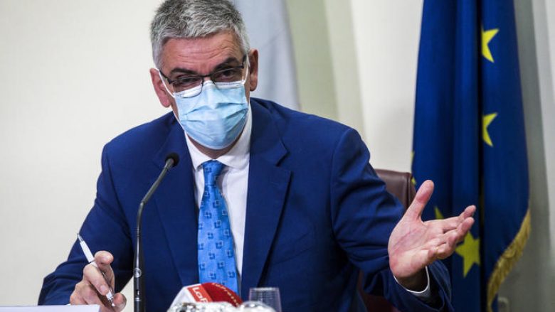 Kreu i Institutit për Shëndetësi në Itali prognozon: Pandemia do të zgjasë për të paktën edhe një vit e gjysmë