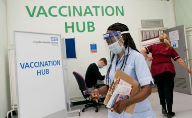 NHS këshillon punonjësit shëndetësorë në Britani të Madhe që të mos ua japin vaksinën e Pfizer personave me reaksione të rënda alergjike